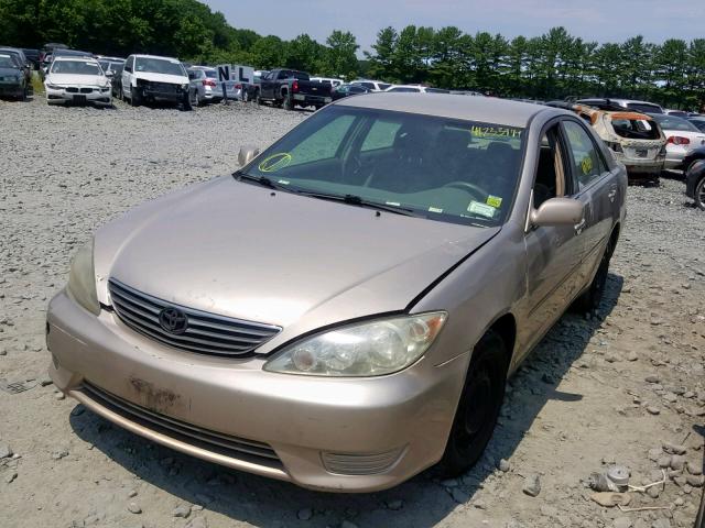 4T1BE32K05U603603 - 2005 TOYOTA CAMRY LE GOLD photo 2