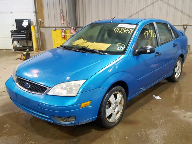 1FAHP34N57W191255 - 2007 FORD FOCUS ZX4 BLUE photo 2