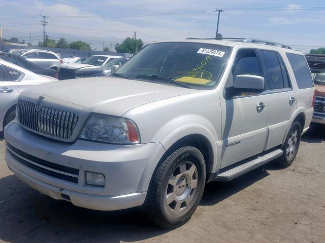 5LMFU275X5LJ13366 - 2005 LINCOLN NAVIGATOR CREAM photo 2