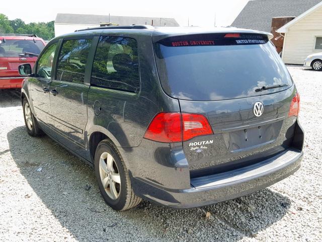 2V4RW3DG4BR766519 - 2011 VOLKSWAGEN ROUTAN SE CHARCOAL photo 3