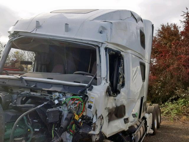 4V4NC9EH9KN203124 - 2019 VOLVO VN VNL WHITE photo 10