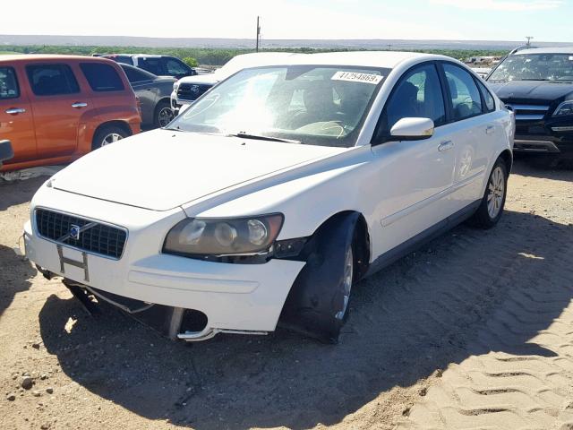 YV1MS382052103945 - 2005 VOLVO S40 2.4I WHITE photo 2