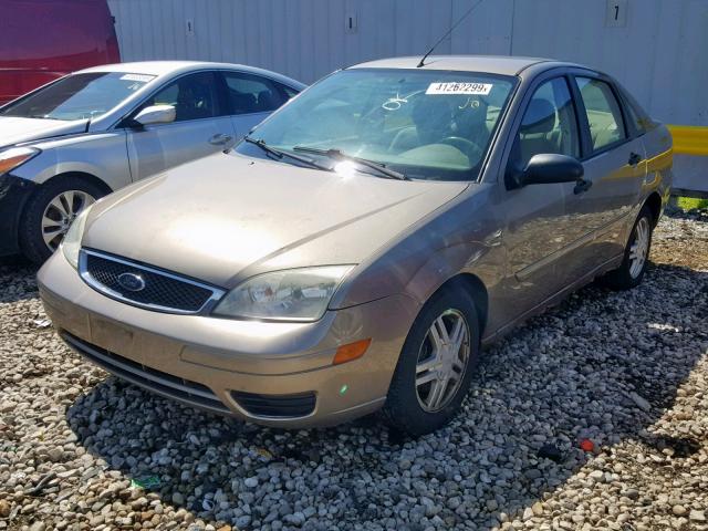 1FAFP34N65W190832 - 2005 FORD FOCUS ZX4 TAN photo 2