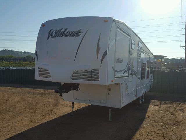 4X4FWCF218V019054 - 2008 WILD 5TH WHEEL WHITE photo 2