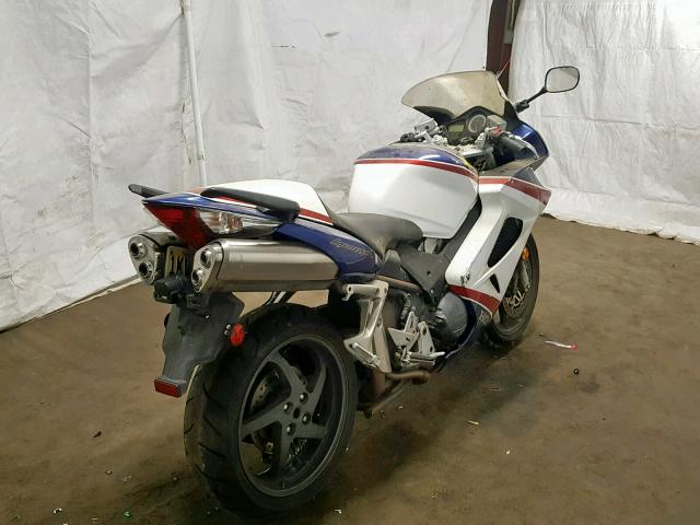 JH2RC46647M900914 - 2007 HONDA VFR800 WHITE photo 4