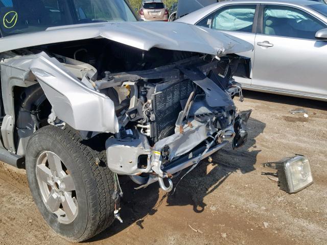 1J8HH48K16C357213 - 2006 JEEP COMMANDER SILVER photo 9