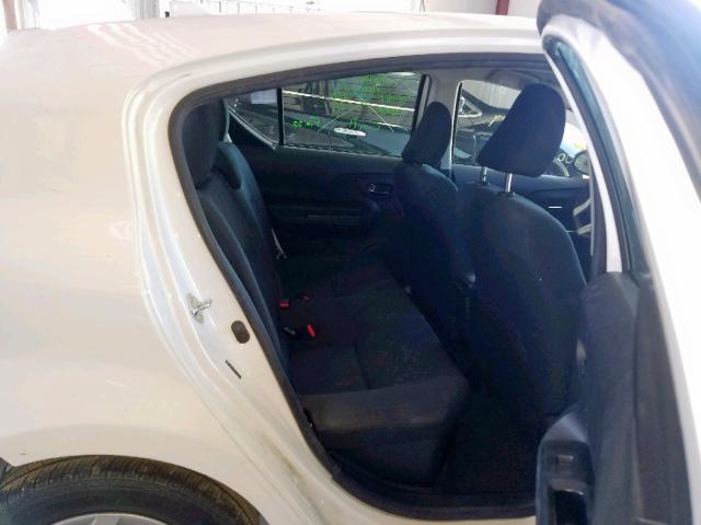 JTDKDTB35F1088164 - 2015 TOYOTA PRIUS C WHITE photo 6