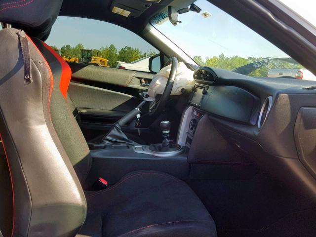 JF1ZNAA19E9701067 - 2014 TOYOTA SCION FR-S WHITE photo 5