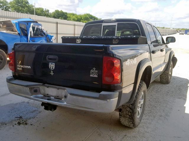 1D7HW48N55S309585 - 2005 DODGE DAKOTA QUA BLACK photo 4