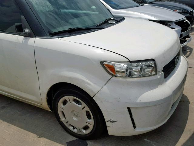 JTLKE50E981024956 - 2008 TOYOTA SCION WHITE photo 9