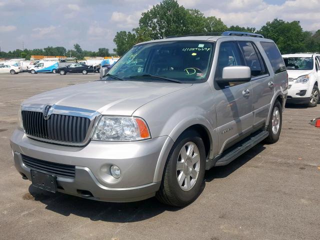 5LMFU27R24LJ40272 - 2004 LINCOLN NAVIGATOR SILVER photo 2