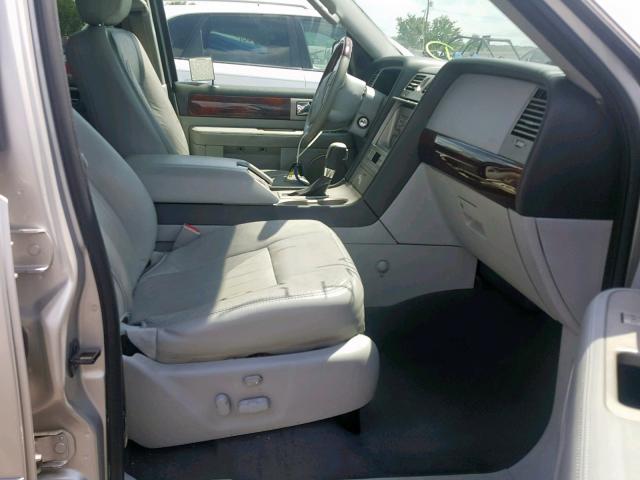 5LMFU27R24LJ40272 - 2004 LINCOLN NAVIGATOR SILVER photo 5