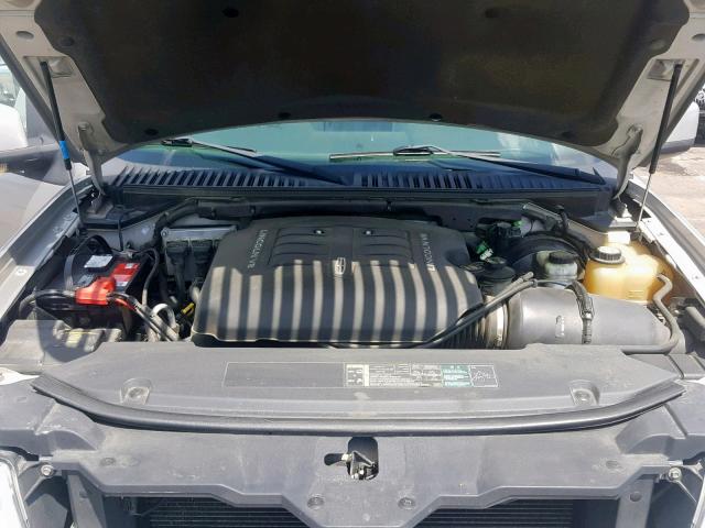 5LMFU27R24LJ40272 - 2004 LINCOLN NAVIGATOR SILVER photo 7