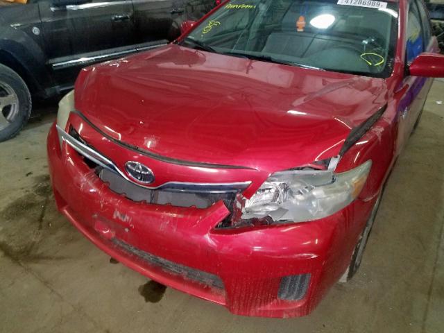 4T1BB3EK2AU116644 - 2010 TOYOTA CAMRY HYBR RED photo 9