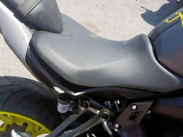 JYARM27E4JA001930 - 2018 YAMAHA MT07 GRAY photo 5