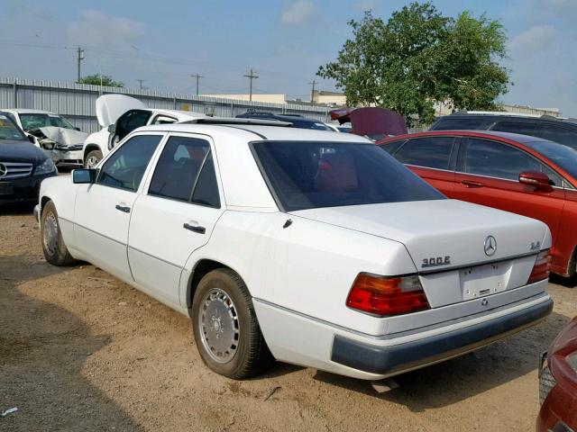 WDBEA26DXNB559901 - 1992 MERCEDES-BENZ 300 E 2.6 WHITE photo 3