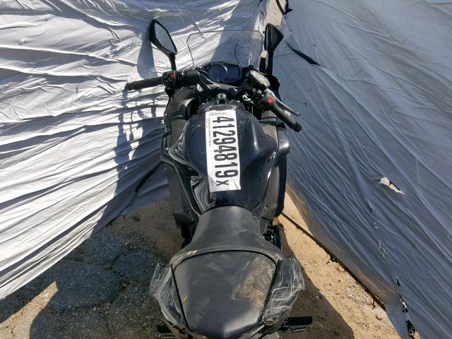 JKAEXEJ13KDA03795 - 2019 KAWASAKI EX650 J შავი ფოტო 5