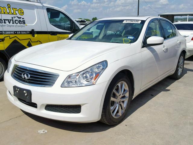 JNKCV61E69M310055 - 2009 INFINITI G37 BASE WHITE photo 2