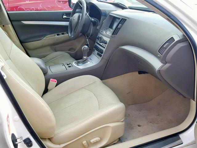 JNKCV61E69M310055 - 2009 INFINITI G37 BASE WHITE photo 5