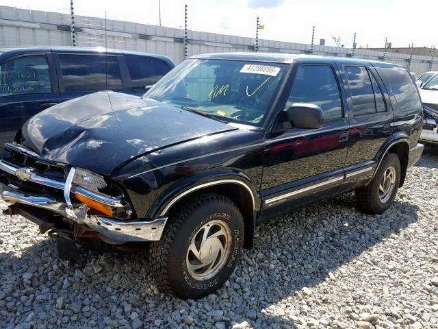 1GNDT13W112107800 - 2001 CHEVROLET BLAZER BLACK photo 2