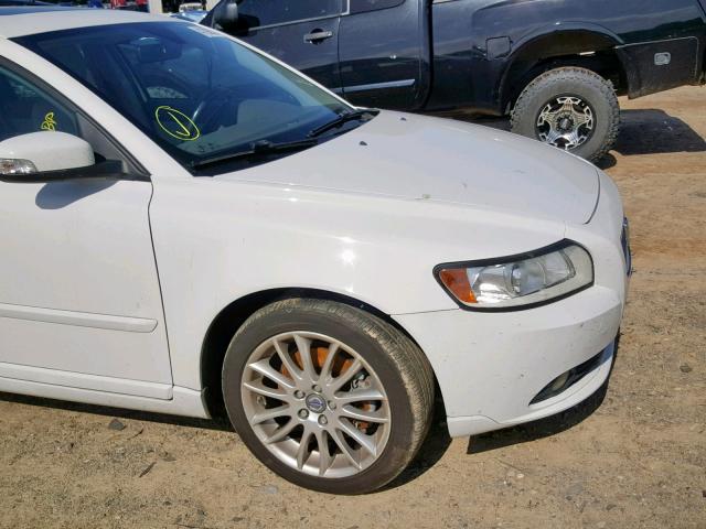 YV1MS382492434226 - 2009 VOLVO S40 2.4I WHITE photo 9