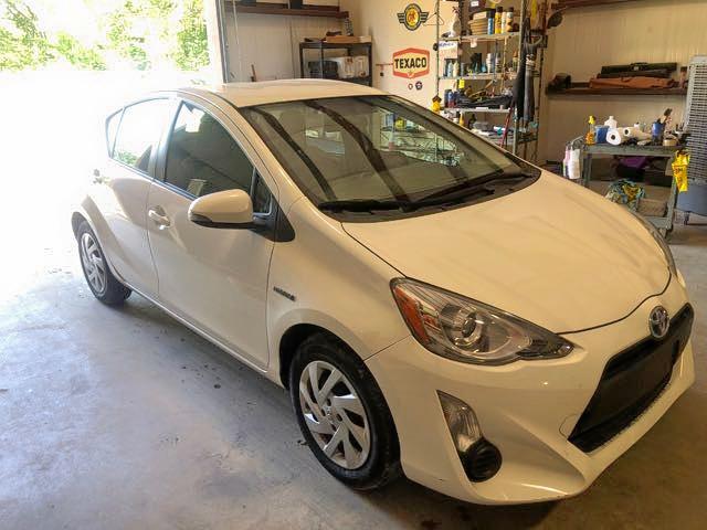 JTDKDTB3XF1584075 - 2015 TOYOTA PRIUS C WHITE photo 1