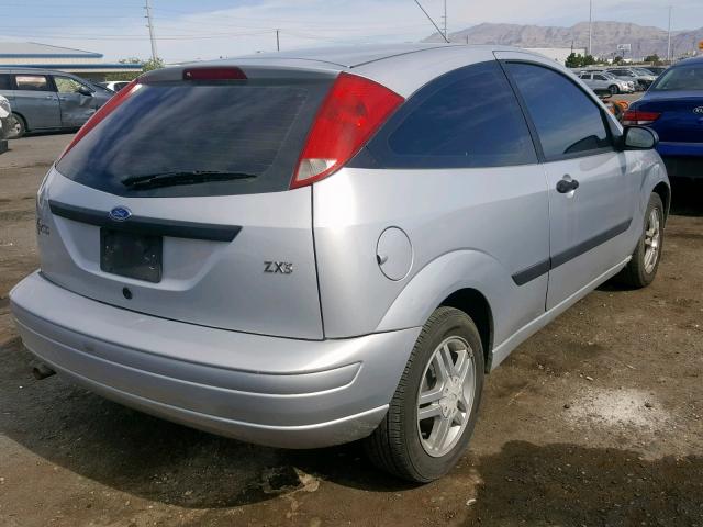 3FAFP31323R185730 - 2003 FORD FOCUS ZX3 SILVER photo 4