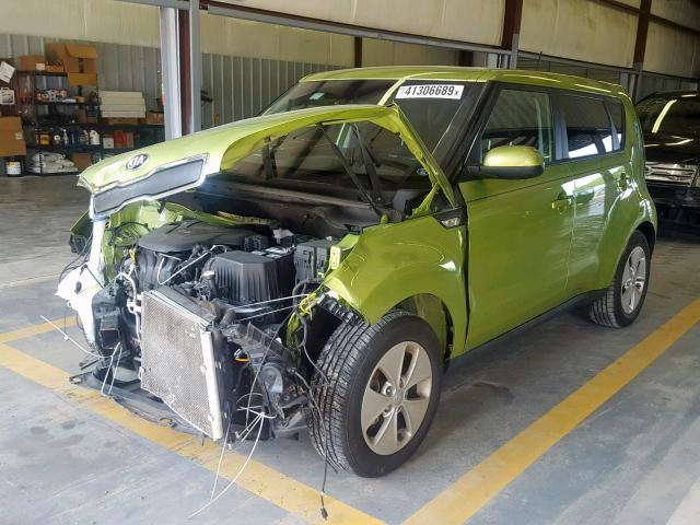 KNDJN2A24E7711460 - 2014 KIA SOUL GREEN photo 2