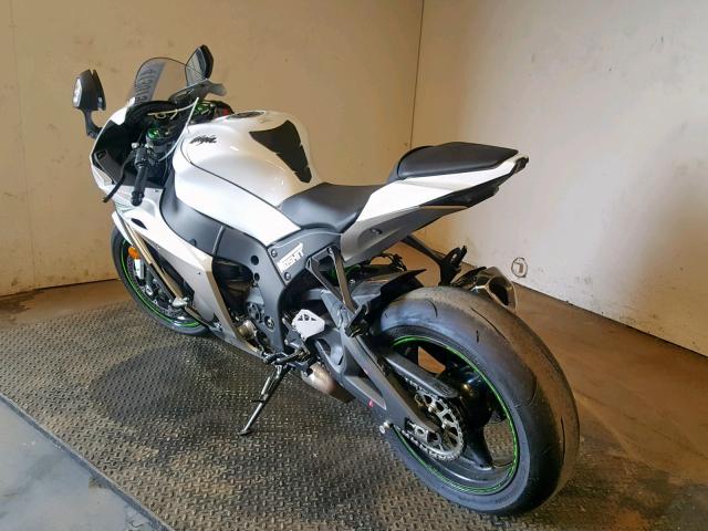 JKAZXCS16HA009635 - 2017 KAWASAKI ZX1000 S WHITE photo 3