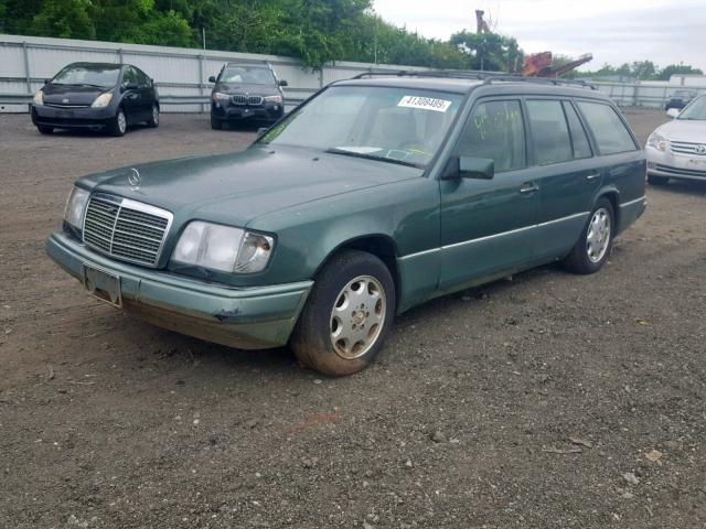 WDBEA92E3RF269425 - 1994 MERCEDES-BENZ E 320 GREEN photo 2