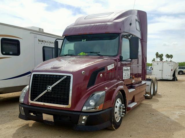 4V4NC9TJ76N427911 - 2006 VOLVO VN VNL PURPLE photo 2