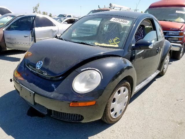 3VWPG3AG6AM018165 - 2010 VOLKSWAGEN NEW BEETLE შავი ფოტო 2