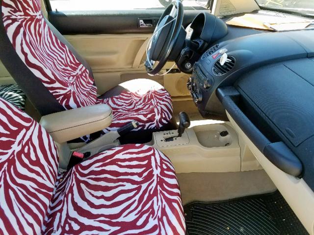 3VWPG3AG6AM018165 - 2010 VOLKSWAGEN NEW BEETLE შავი ფოტო 5