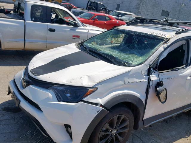 2T3RFREVXJW845708 - 2018 TOYOTA RAV4 ADVEN WHITE photo 9