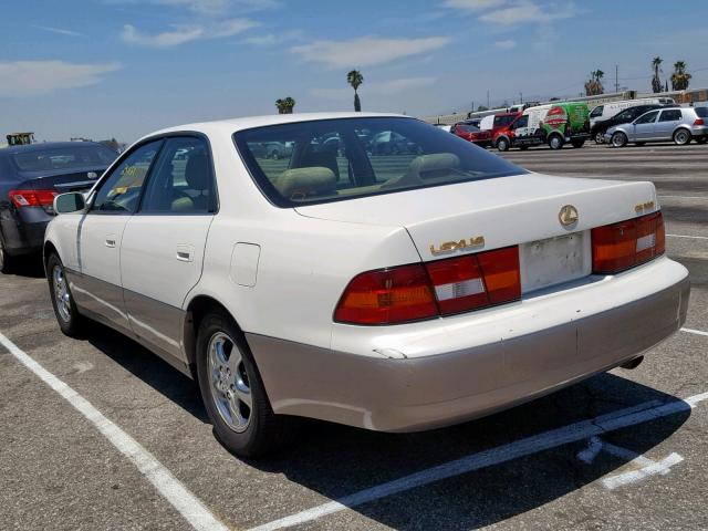 JT8BF22G9V5004411 - 1997 LEXUS ES 300 WHITE photo 3