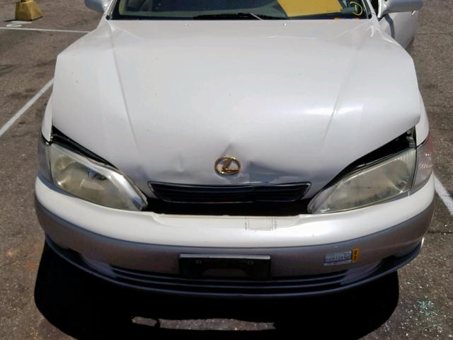 JT8BF22G9V5004411 - 1997 LEXUS ES 300 WHITE photo 7