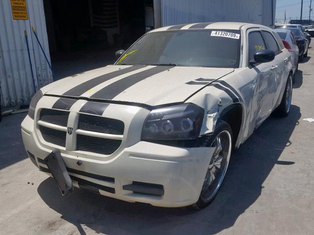 2D4FV48T25H650469 - 2005 DODGE MAGNUM SE WHITE photo 2