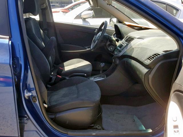 KMHCT5AE3GU269426 - 2016 HYUNDAI ACCENT SE BLUE photo 5