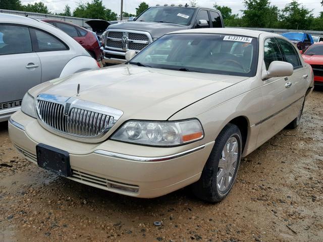 1LNHM83W93Y660089 - 2003 LINCOLN TOWN CAR C CREAM photo 2