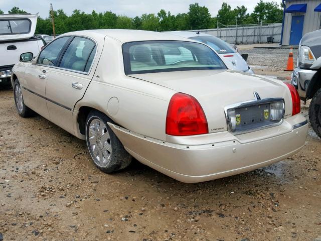 1LNHM83W93Y660089 - 2003 LINCOLN TOWN CAR C CREAM photo 3