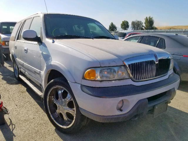 5LMPU28LXWLJ37735 - 1998 LINCOLN NAVIGATOR 白色 照片 1