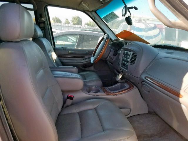 5LMPU28LXWLJ37735 - 1998 LINCOLN NAVIGATOR 白色 照片 5