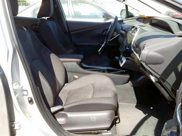 JTDKARFP0J3084531 - 2018 TOYOTA PRIUS PRIM 银色 照片 5