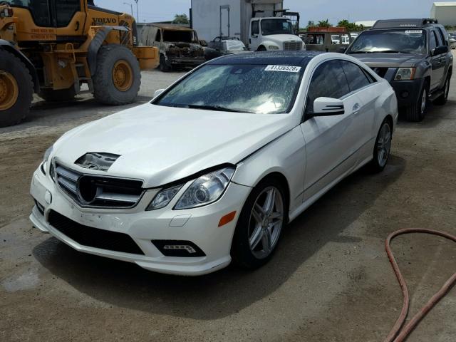 WDDKJ7CB0BF076495 - 2011 MERCEDES-BENZ E 550 WHITE photo 2