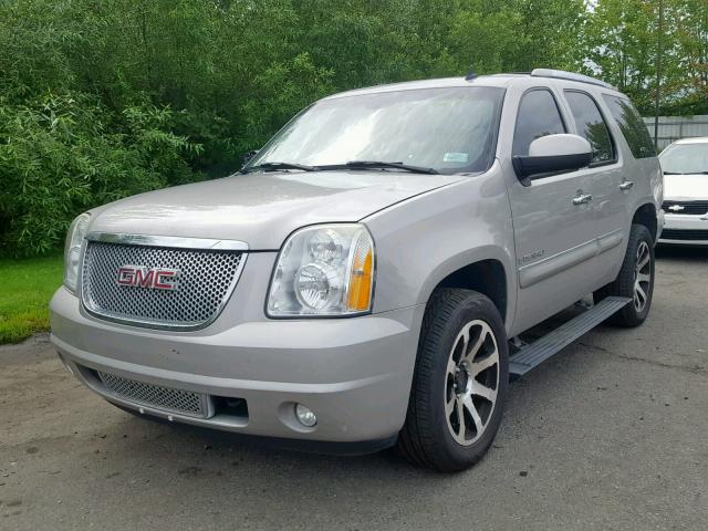 1GKFK638X7J284027 - 2007 GMC YUKON DENA SILVER photo 2