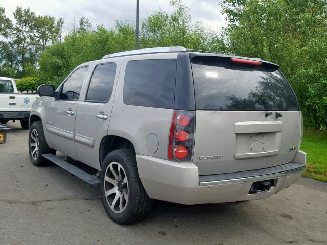 1GKFK638X7J284027 - 2007 GMC YUKON DENA SILVER photo 3