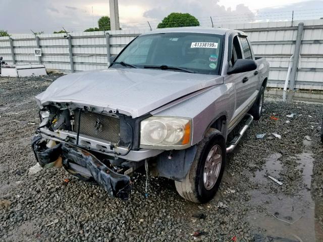 1D7HE48K95S293903 - 2005 DODGE DAKOTA QUA SILVER photo 2