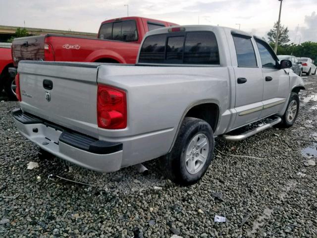 1D7HE48K95S293903 - 2005 DODGE DAKOTA QUA SILVER photo 4