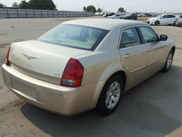 2C3KA53GX6H256361 - 2006 CHRYSLER 300 TOURIN GOLD photo 4