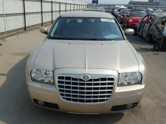 2C3KA53GX6H256361 - 2006 CHRYSLER 300 TOURIN GOLD photo 9